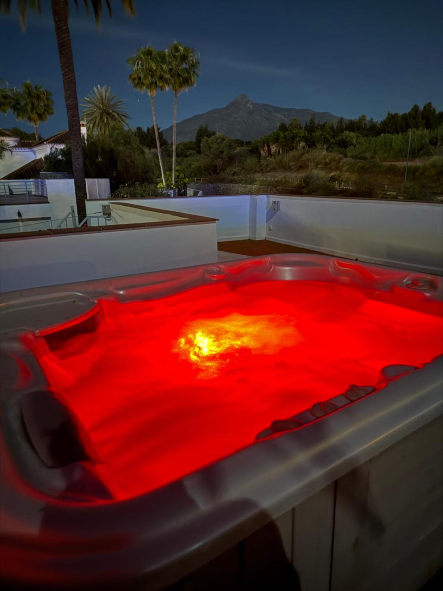 Puerto Banus Jacuzzi Close To Breath And Marbella Arena Exterior photo